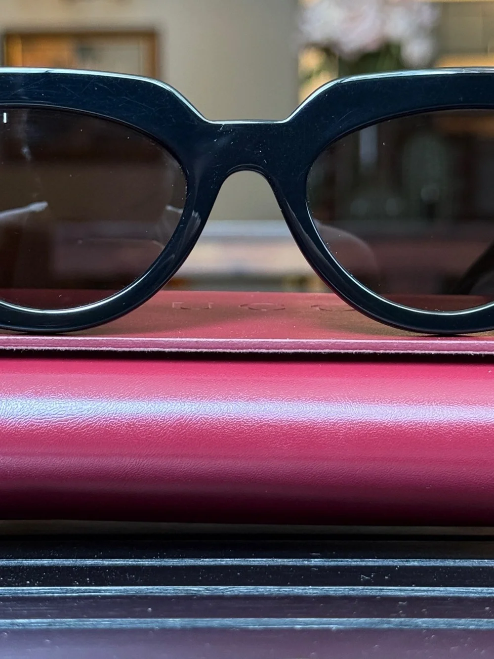 Gucci Black Oval Women's Sunglasses with Dark Lenses
